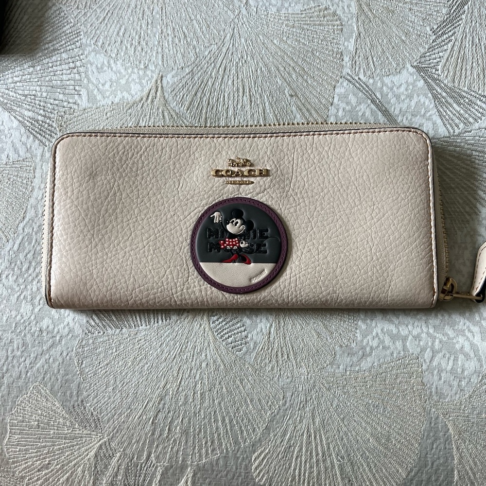Disney X Coach Minnie Mouse Slim Accordion Wallet With Patches